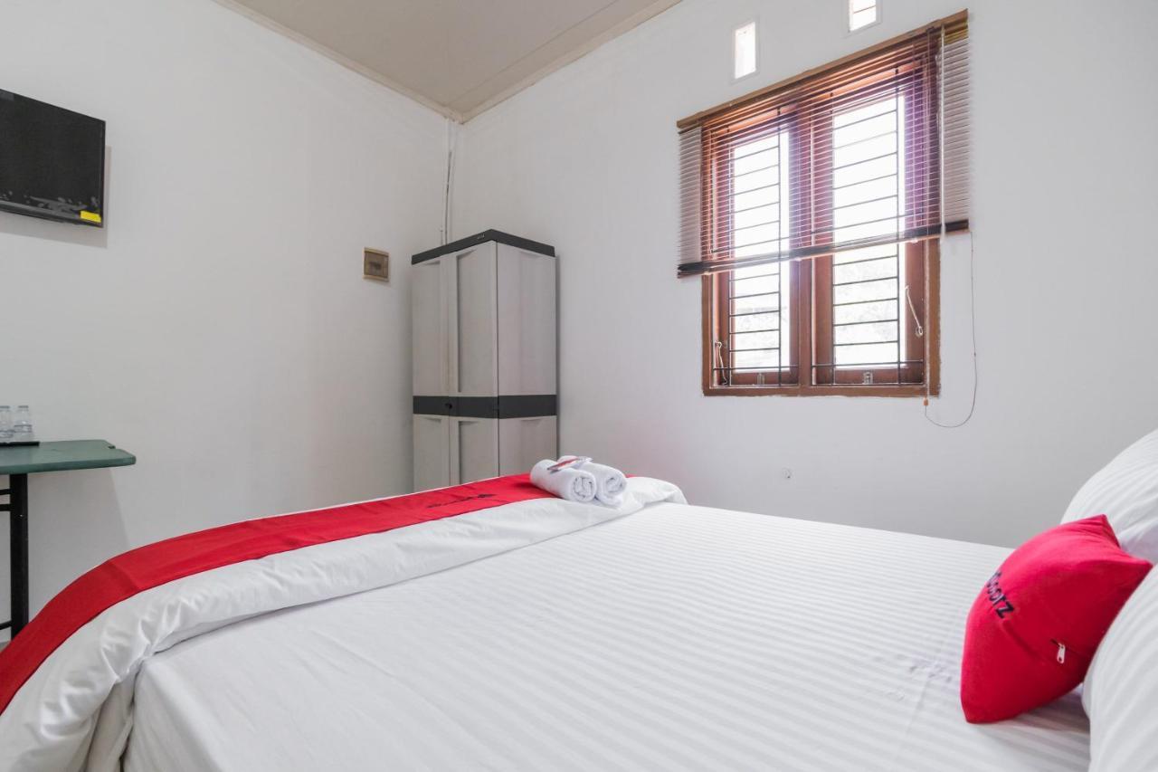 Reddoorz Near Terminal Bubulak Bogor Hotel Exterior photo